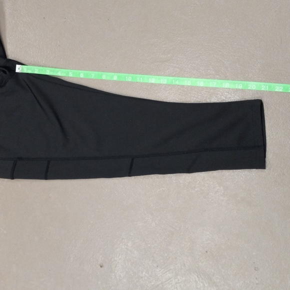 STARTING POINT LAVANDER AND BLACK, 2 SIDE POCKETS, ATHLETIC CAPRIS - Picture 5 of 8